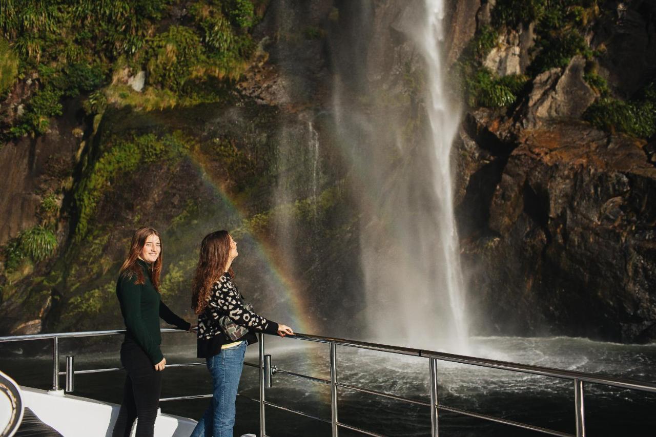 Готель Milford Sound Overnight Cruise - Fiordland Discovery Екстер'єр фото