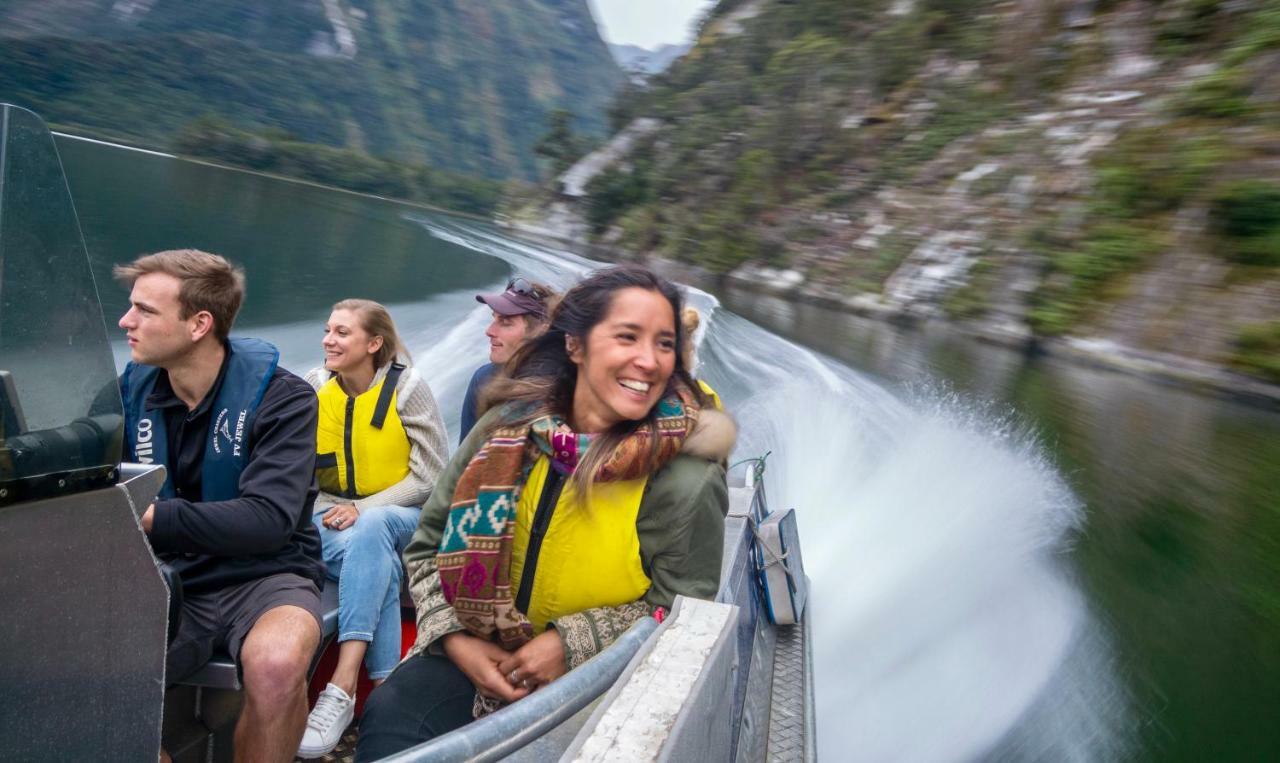 Готель Milford Sound Overnight Cruise - Fiordland Discovery Екстер'єр фото