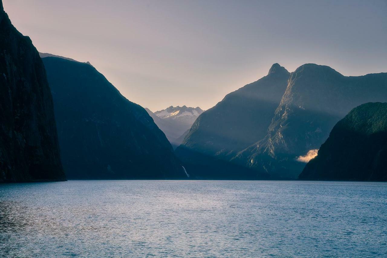 Готель Milford Sound Overnight Cruise - Fiordland Discovery Екстер'єр фото